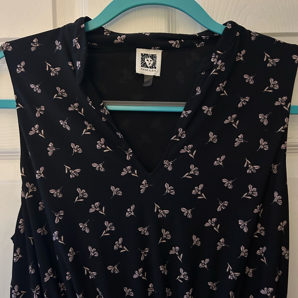 Anne Klein Black Blouse with White Floral Pattern size 8 - Picture 4 of 5